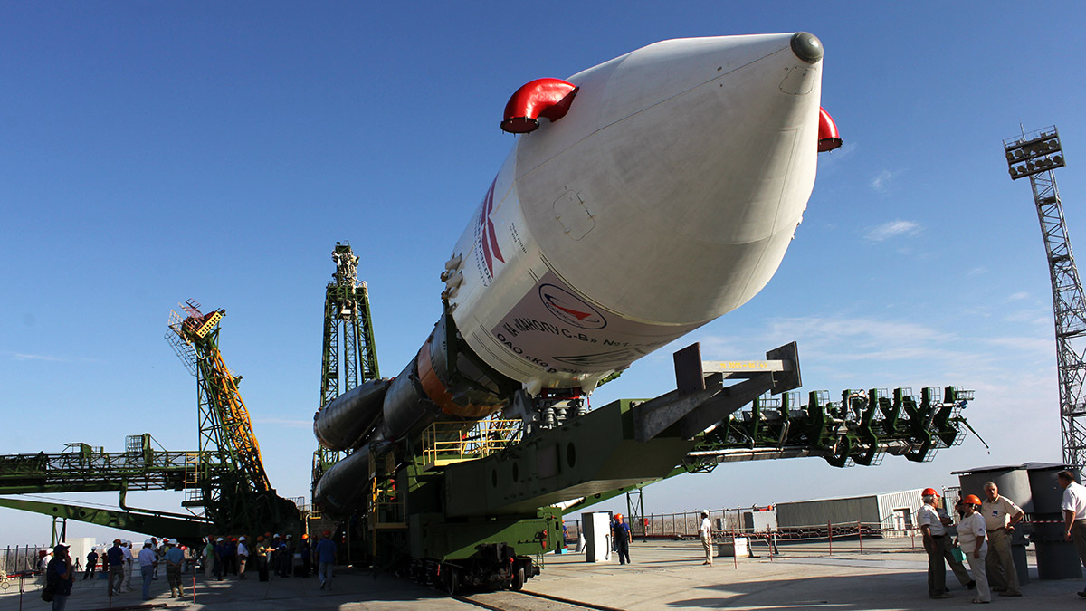 Вывоз ракеты "Союз-ФГ" со спутником "Канопус" на старт