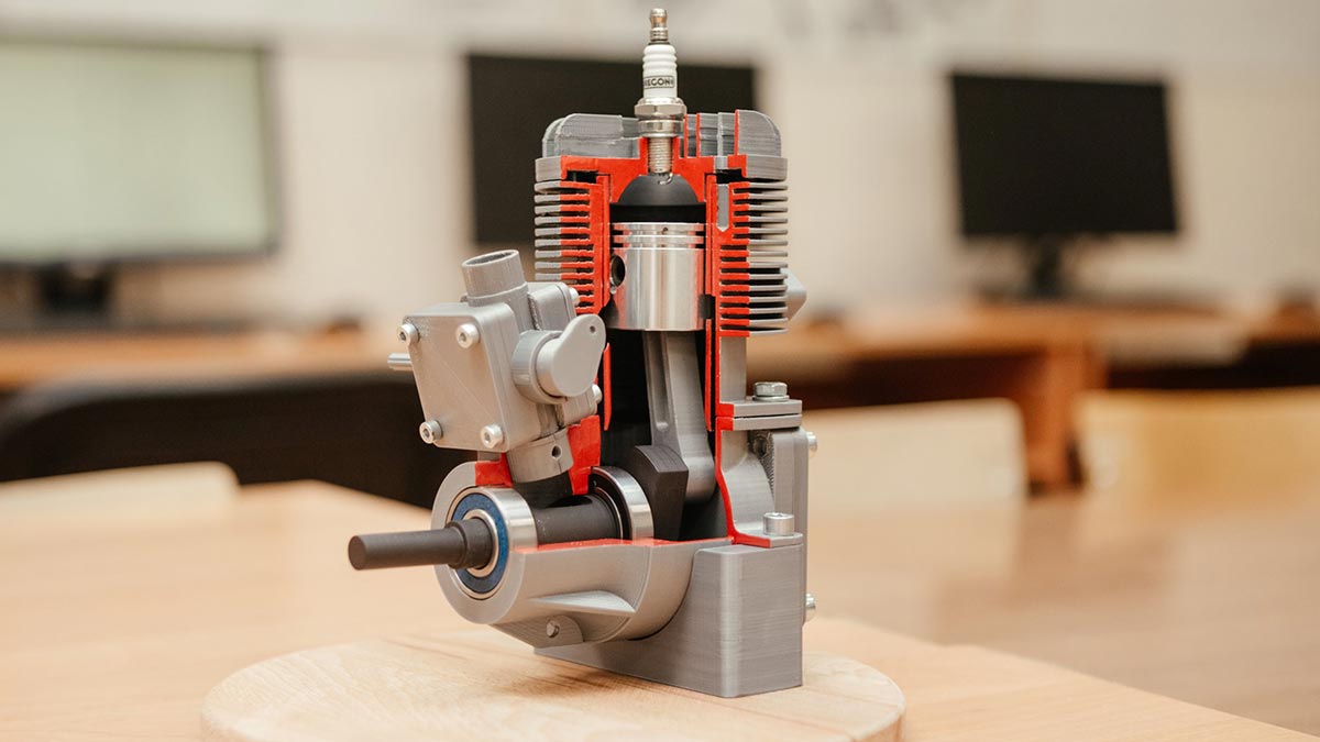 Малоразмерный поршневой двигатель для беспилотников