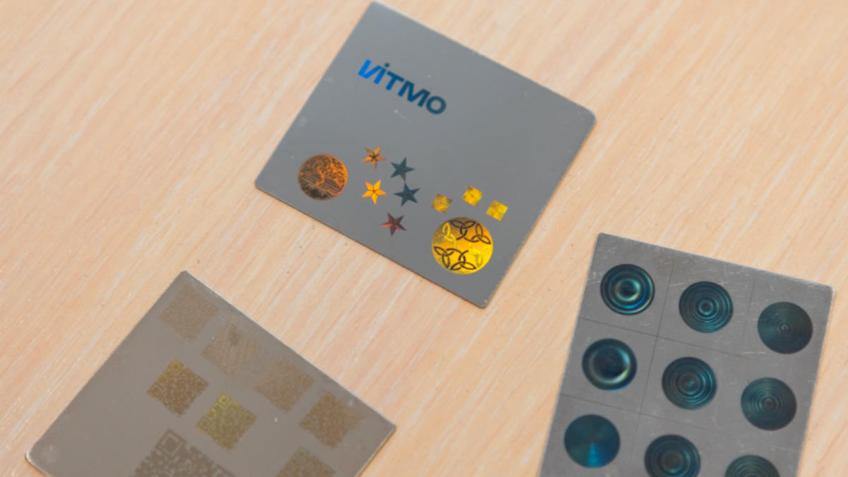 Голографические нестираемые метки для защиты товаров от подделок