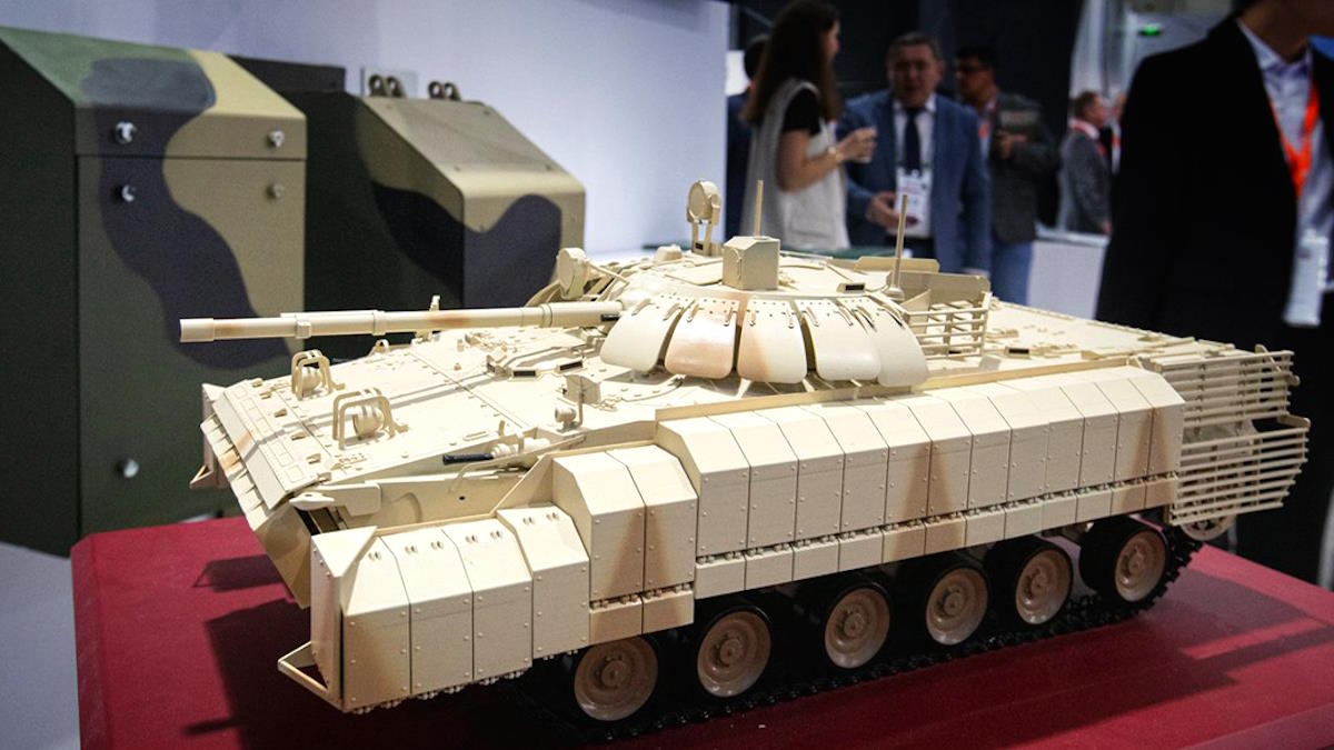Макет БМП-3 с динамической защитой