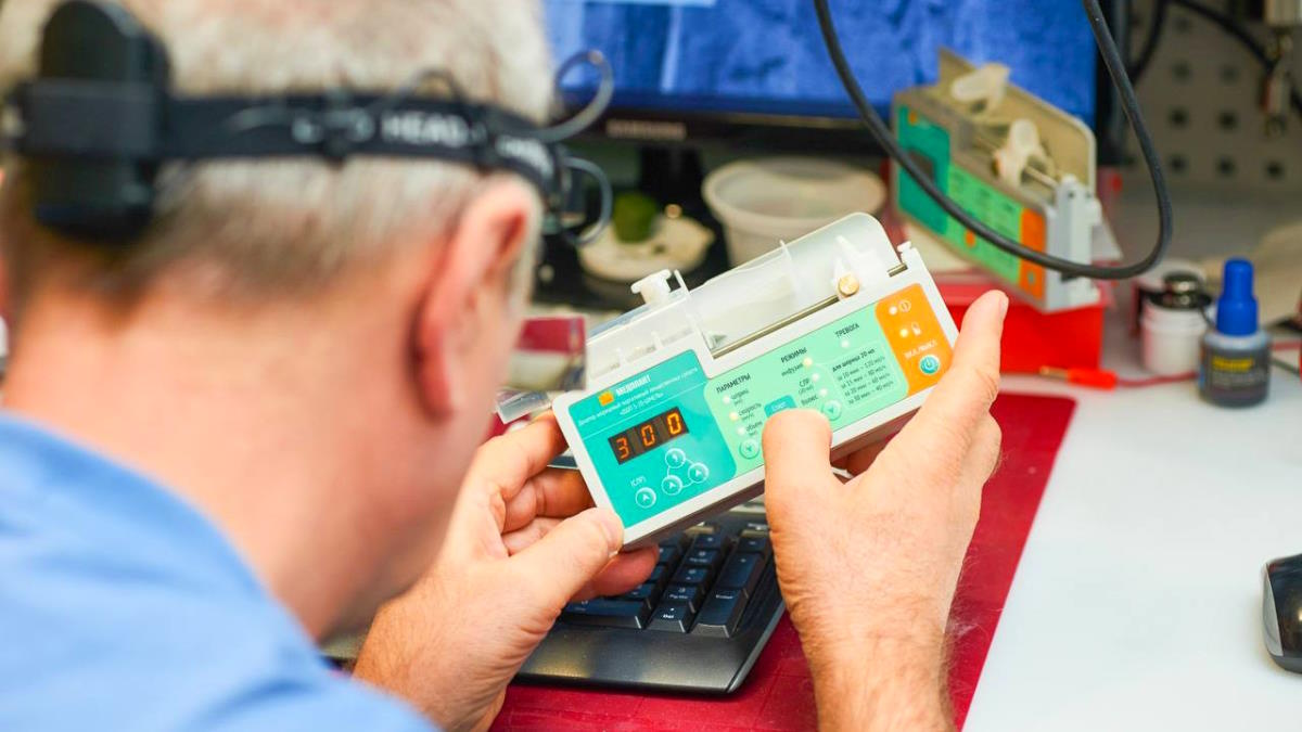 Автоматический аппарат для запуска сердца при реанимации