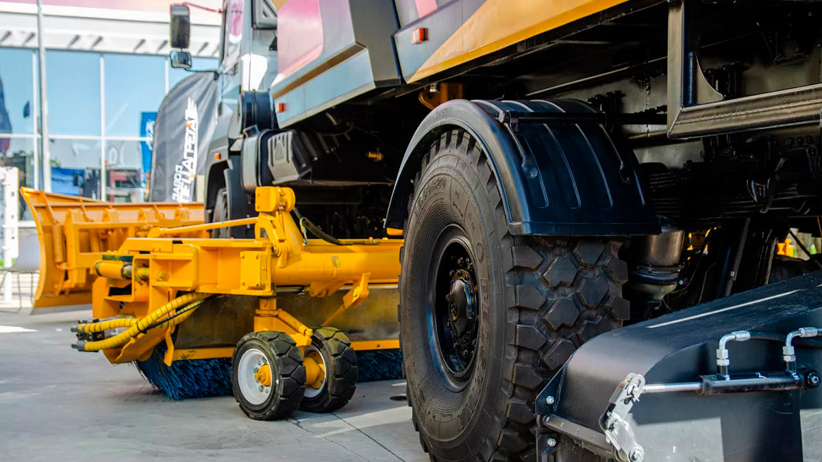 Навесное оборудование для уборки аэродромов