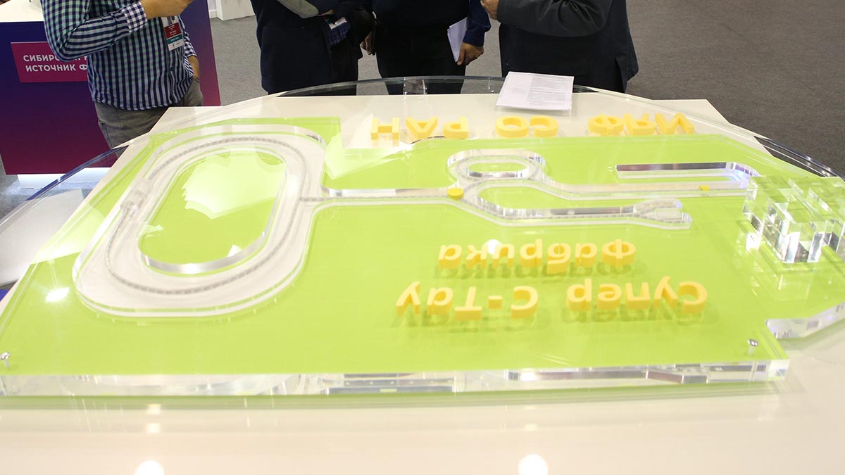 Макет ускорительного комплекса "Супер С-тау фабрика"